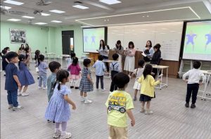 小朋友上課
